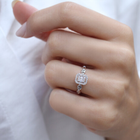 0.20 Karat Özel Tasarım Pırlanta Baget Yüzük - 