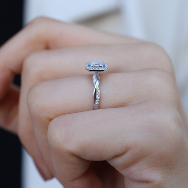 0.25 Karat Pırlanta Baget Yüzük - 2