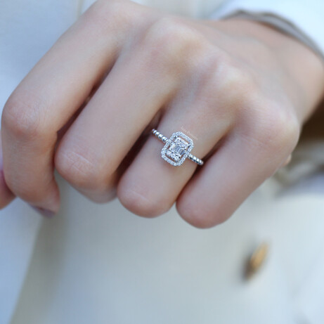 0.30 Karat Pırlanta Baget Yüzük - 