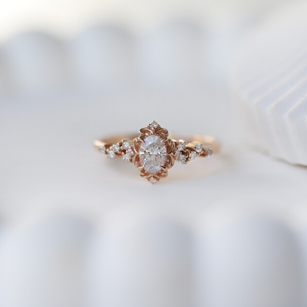 0.40 Karat E SI2 GIA Sertifikalı Vintage Emma Asimetri Pırlanta Yüzük - 1