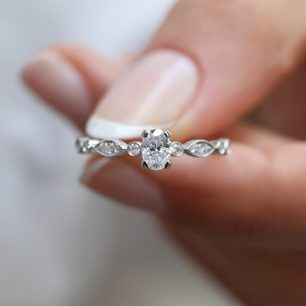 0.42 Karat F SI2 HRD Sertifikalı Vintage Oval Pırlanta Yüzük - 1