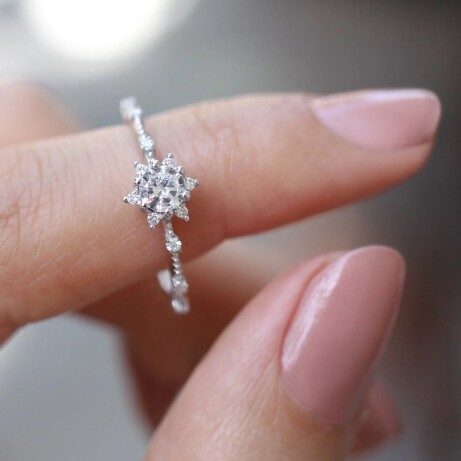 0.42 Karat F SI2 HRD Sertifikalı Vintage Tasarım Kar Tanesi Pırlanta Yüzük - 