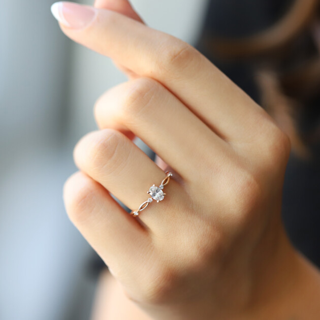  0.45 Karat E SI2 GIA Sertifikalı Vintage Tasarım Nina Oval Pırlanta Yüzük - 1