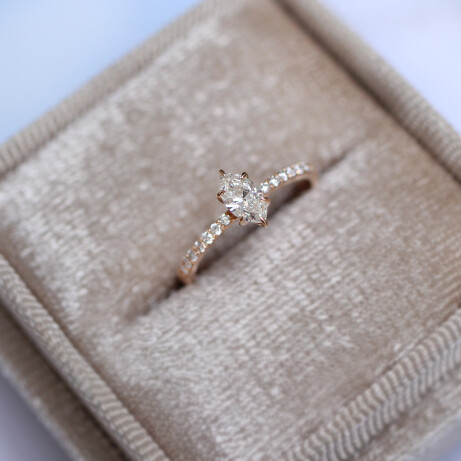 0.50 Karat Kenar Taşlı Markiz Pırlanta Yüzük - 