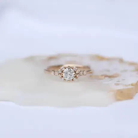 0.50 Karat Özel Tasarım Kenar Taşlı Pırlanta Yüzük - 1