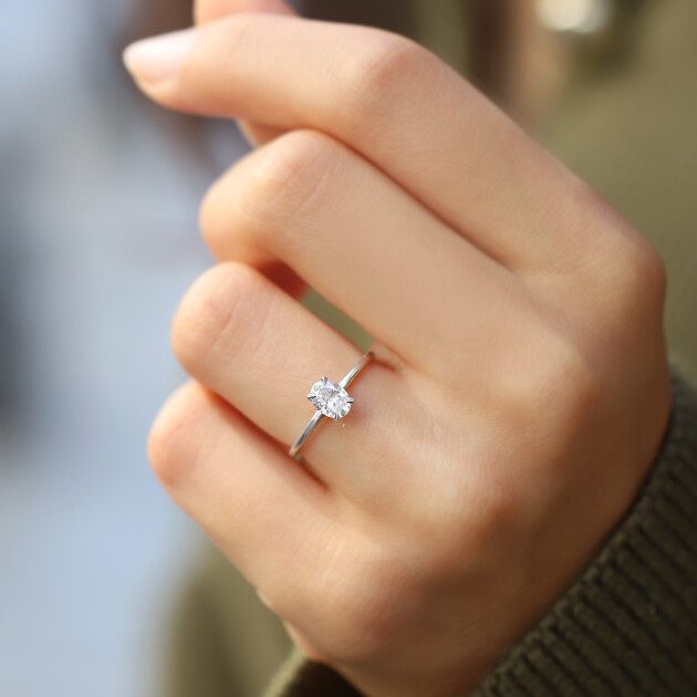 0.60 Karat F SI2 GIA Sertifikalı Oval Pırlanta Tektaş Yüzük - 1