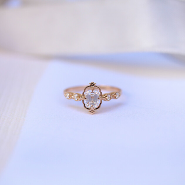 0.60 Karat F SI2 HRD Sertifikalı Emerald Pırlanta Vintage Aria Yüzük - 1