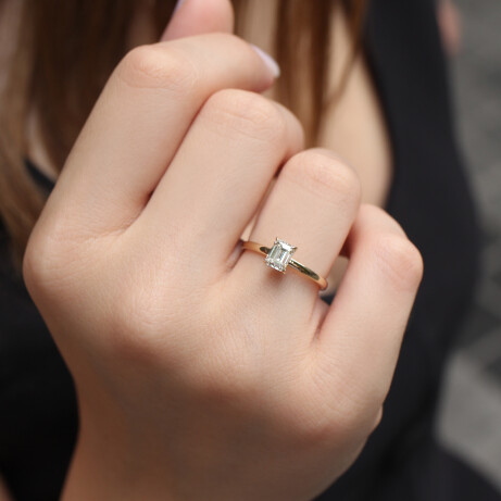 0.70 Karat GIA Sertifikalı Emerald Pırlanta Tektaş Yüzük - 