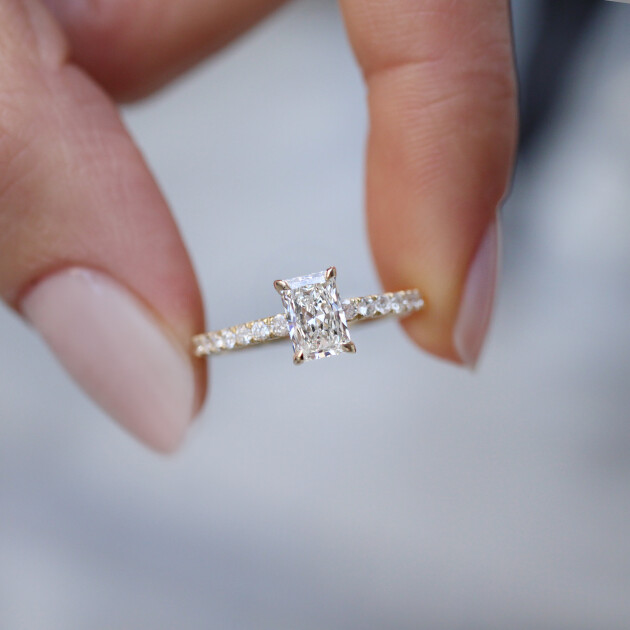 0.80 CT HRD Sertifikalı Özel Tasarım Radiant Pırlanta Tektaş Yüzük - 1