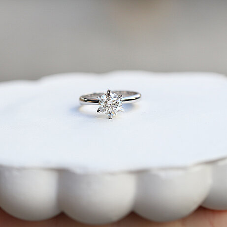 1.00 Karat F SI2 HRD Sertifikalı Yuvarlak Tektaş Yüzük - 