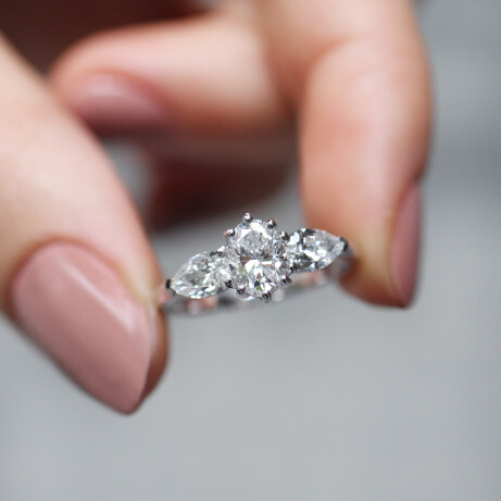 1.30 CT GIA Sertifikalı Oval Damla Pırlanta Yüzük - 