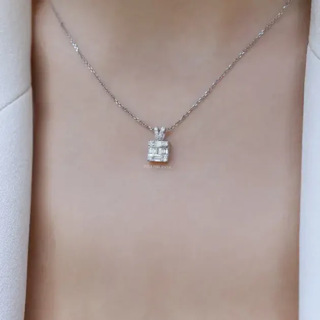 0.35 CT Pırlanta Kare Baget Kolye - 